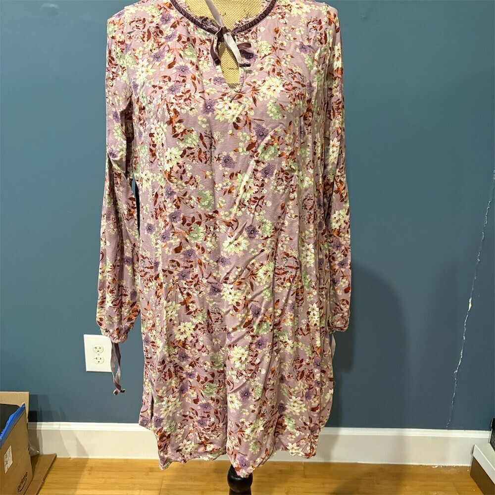 3/$15 Mossimo Dress Womens Size L Purple Floral Shift Knee Length Long Sleeve